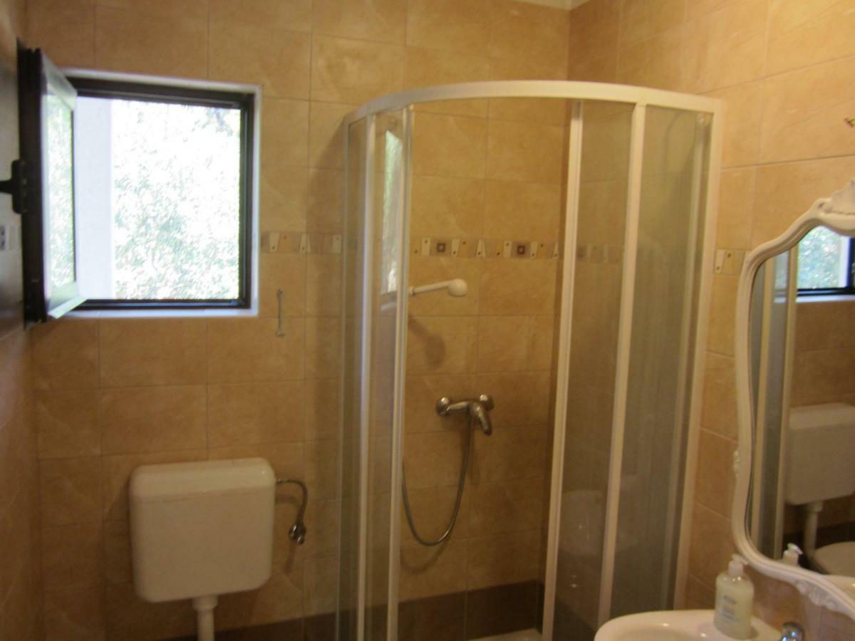 Apartmani Lina Veliki Drvenik Exteriér fotografie