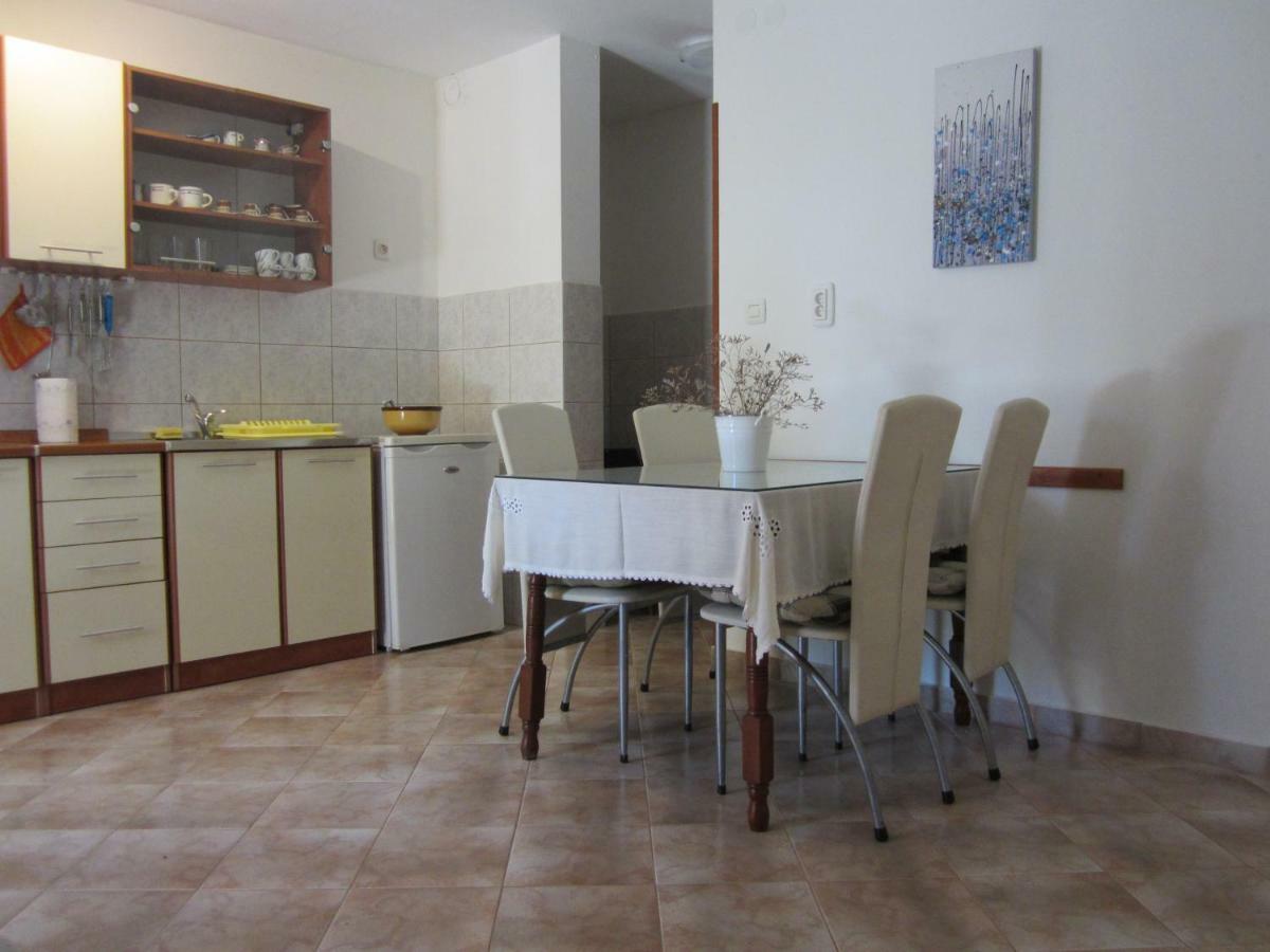 Apartmani Lina Veliki Drvenik Exteriér fotografie