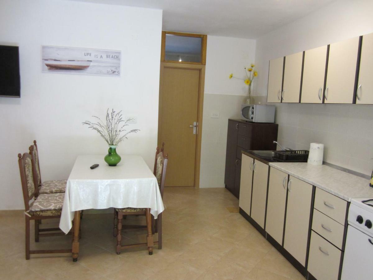 Apartmani Lina Veliki Drvenik Exteriér fotografie