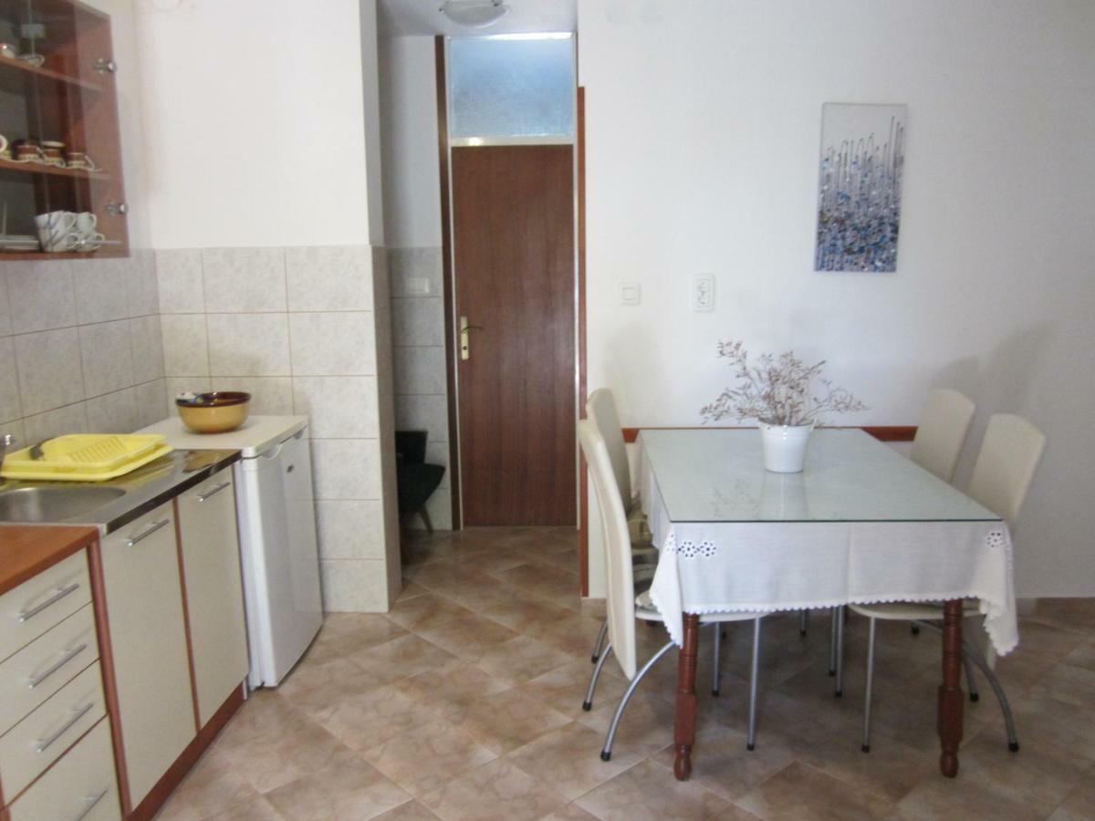 Apartmani Lina Veliki Drvenik Exteriér fotografie